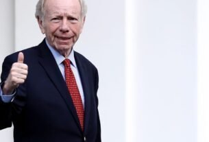 Joe Lieberman, senador antiviolência em videogames, morto aos 82 anos