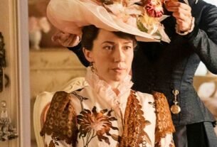 A atualização das filmagens da terceira temporada de Gilded Age confirma o impacto do elenco de White Lotus de Carrie Coon