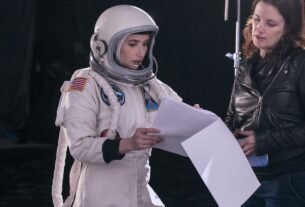 Emma Roberts estrela Legalmente Loira dos filmes de astronautas