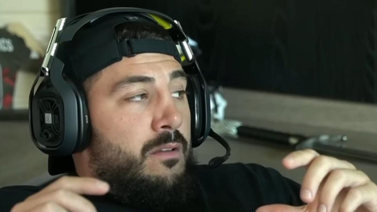 COD Streamer Nickmercs banido pelo Twitch por causa de calúnia transfóbica