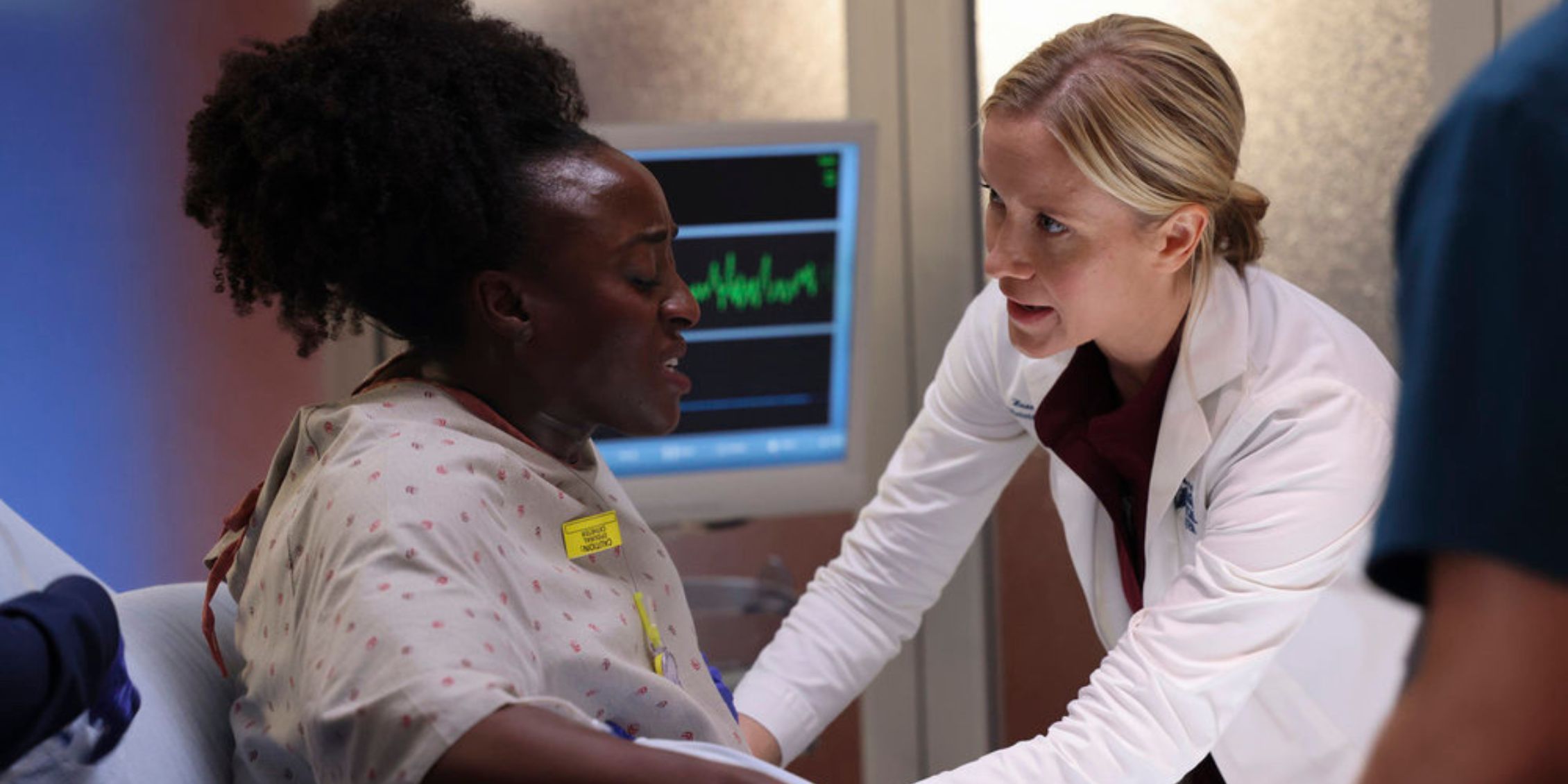 A morte do episódio 3 da 10ª temporada do Chicago Med prepara o retorno de Hannah ao seu pior hábito