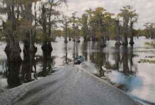 Caddo Lake, de Dylan O'Brien, passa de bom a ótimo depois de uma grande reviravolta