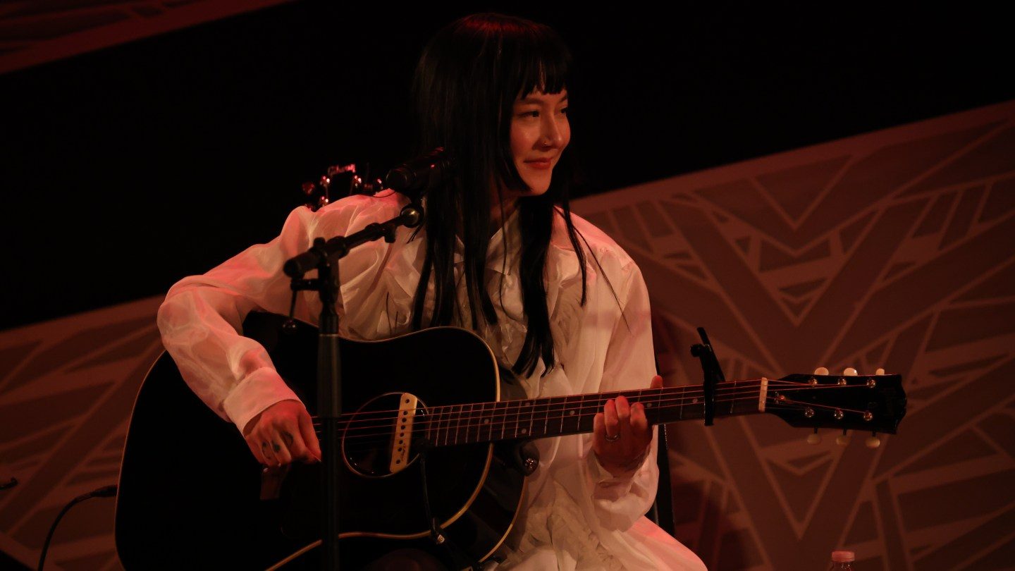 Lançamento do café da manhã japonês 'Para morenas melancolíticas (e mulheres tristes)'