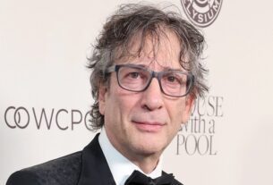 Neil Gaiman diz que os textos provam que o acusador de estupro é 'fantasista'