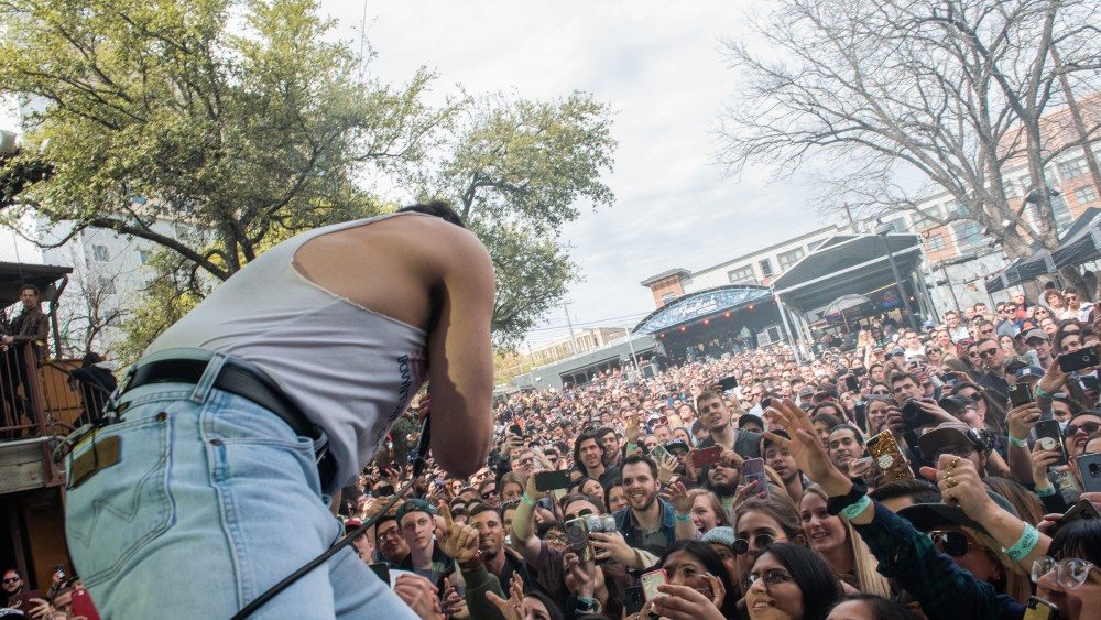 O SXSW diz que o Music Fest continuará em 2026, apesar do prazo mais curto