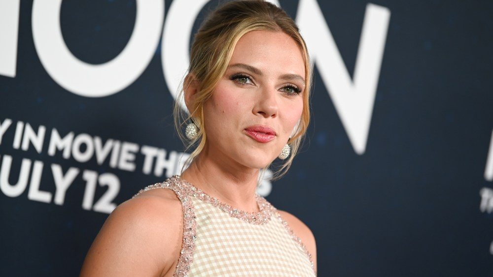 Scarlett Johnson se recusa a ingressar no Instagram para a imprensa 'Jurassic World'