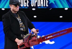 Uma olhada na configuração de PC de jogo de Elon Musk dentro de seu escritório do Doge
