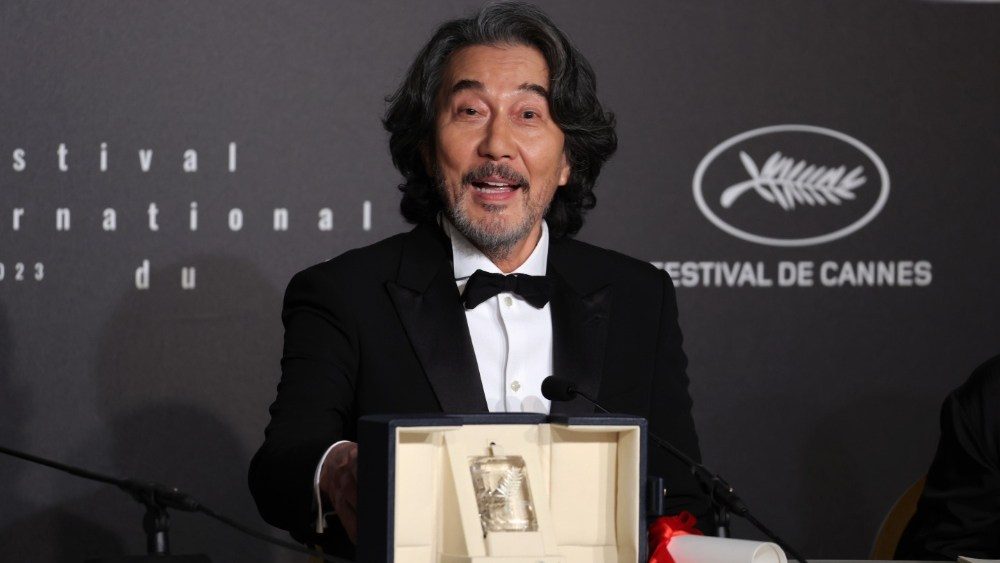 Yakusho Koji para receber o Asian Film Awards Lifetime Achievement Honor