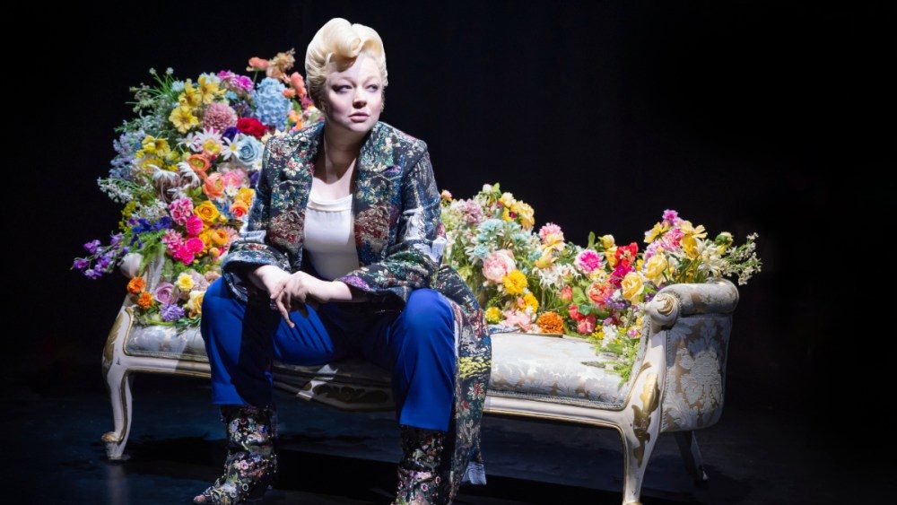 Como o figurinista transformou Sarah Snook em 26 caracteres diferentes