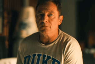 Jason Isaacs diz que Duke queria se tornar viral com drama de camisa de lótus branca