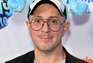 A estrela de 'Blue's Clues, Steve Burns' deprimida 'por rumores online de que ele morreu