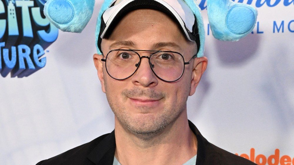 A estrela de 'Blue's Clues, Steve Burns' deprimida 'por rumores online de que ele morreu