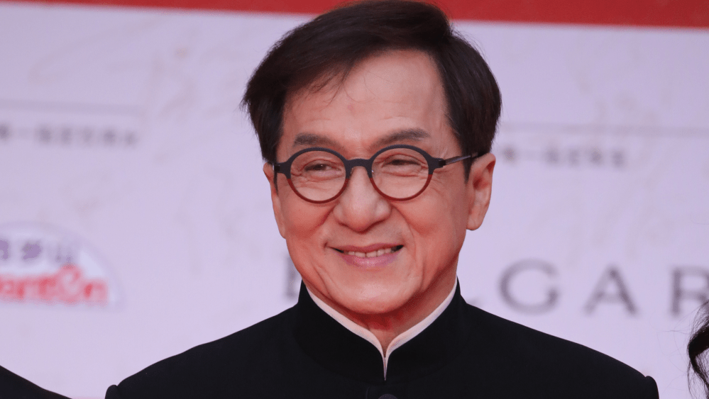 Jackie Chan diz que as acrobacias CGI tornam o público 'entorpecido' ao perigo