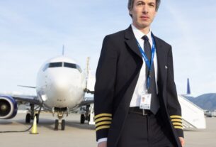 Nathan Fielder aterrissa o avião