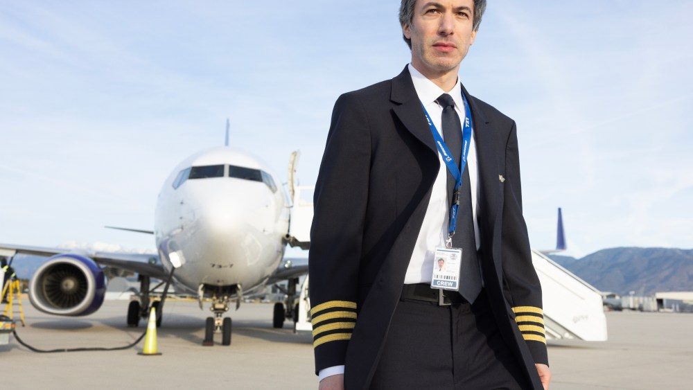 Nathan Fielder aterrissa o avião