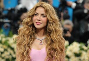 Shakira insistiu que o rótulo add 'Hips Don't Lie' para o álbum