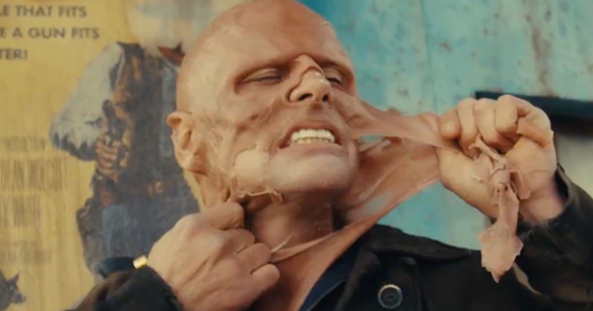 Walton Goggins celebra a segunda temporada de Fallout, descascando sua pele