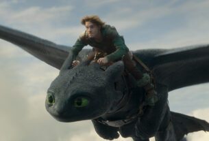 (from left) Night Fury dragon, Toothless, and Hiccup (Mason Thames) in Universal Pictures’ live-action How to Train Your Dragon