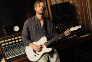 Finneas teve que aprender a marcar música para um quarteto de cordas para 'isenção de responsabilidade'