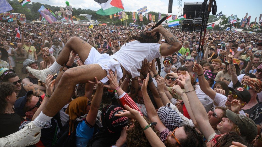 Glastonbury 'horrorizado' com o canto de Bob Vylan 'Death to the IDF'