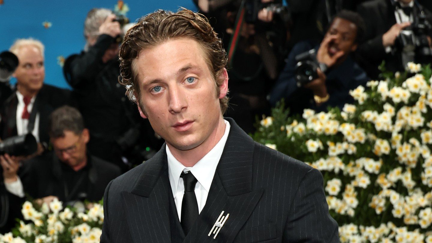 Jeremy Allen White chamado Louis Vuitton embaixador depois de Met Gala