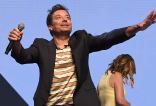 Jimmy Fallon provoca o novo show da NBC 'On Brand', Brad Pitt no Tonight Show