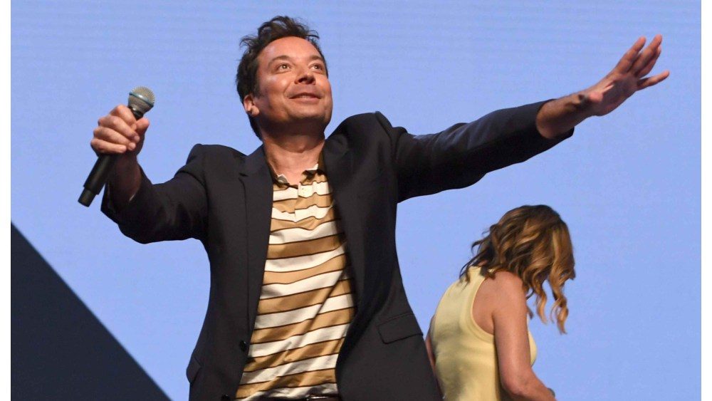 Jimmy Fallon provoca o novo show da NBC 'On Brand', Brad Pitt no Tonight Show