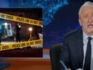 Jon Stewart dá monólogo furioso sobre mortes de parlamentares de Minnesota