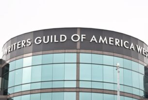 Michele Mulroney para concorrer a presidente da WGA West
