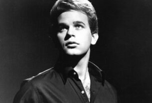 O cantor de sucesso de 'Lightnin' Strikes 'da década de 1960 foi de 82