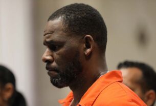 Singer R. Kelly appears during a hearing at the Leighton Criminal Courthouse on September 17, 2019 in Chicago, Illinois.  Kelly is facing multiple sexual assault charges and is being held without bail.  