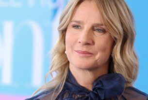 Rachel Griffiths jorra sobre 'The Last Showgirl' e Jamie Lee Curtis