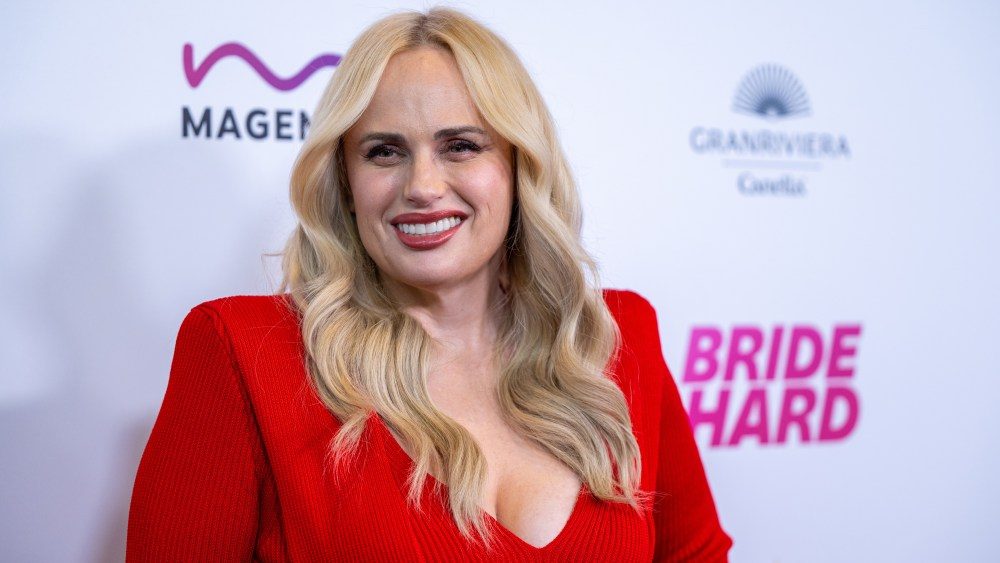 Rebel Wilson no treinamento com coordenadores de dublês 'Batman'