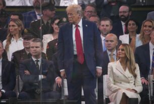 Trump estava sendo trollado com o "filho da sorte" de Creedence no desfile?