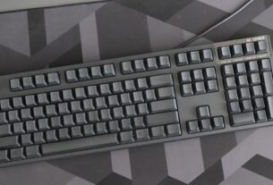 Comprei um teclado de US $ 300 e nem é mecânico: Realforce R2 Review
