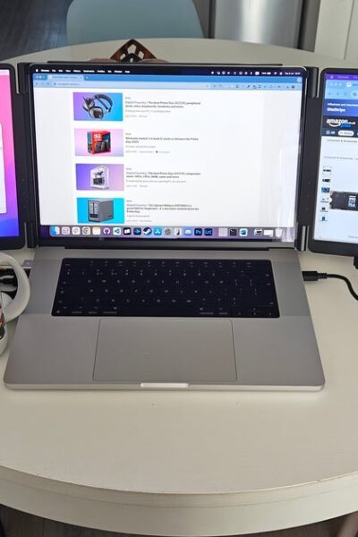 Ferramentas do comércio: um laptop de tela tripla é como estou cobrindo as vendas do Amazon Prime Day