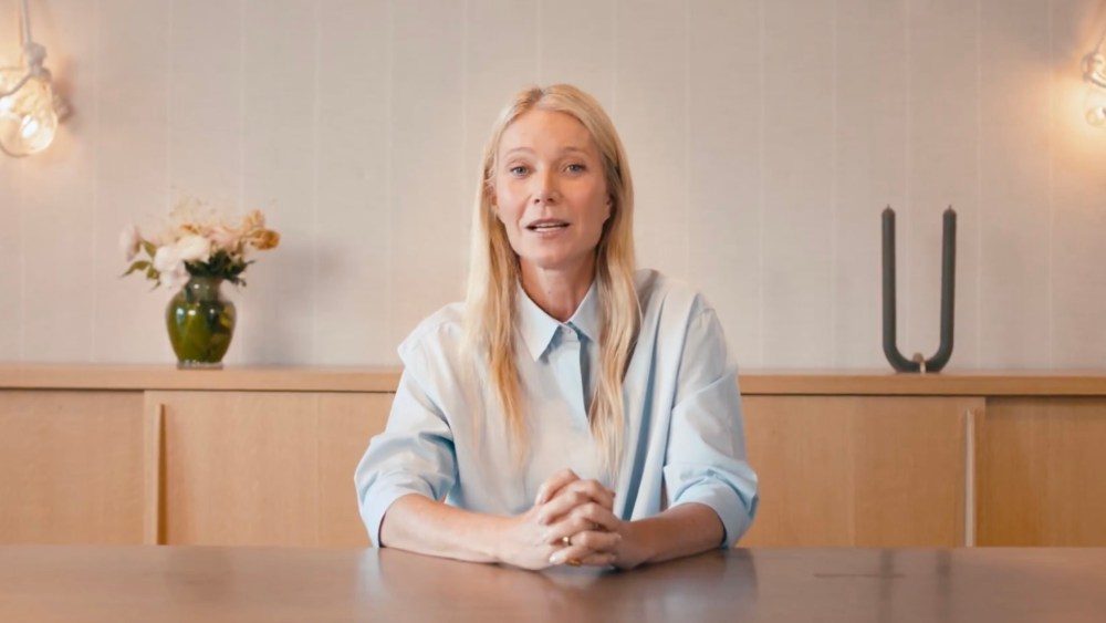 Gwyneth Paltrow se junta ao Astrônomo Coldplay Kiss Scandal em vídeo