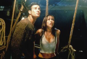 Freddie Prinze Jr. (left) and Jennifer Love Hewitt in 'I Know What You Did Last Summer' (1997).