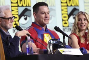James Gunn recebe as boas-vindas do Hero durante a volta do Super-Homem na Comic-Con