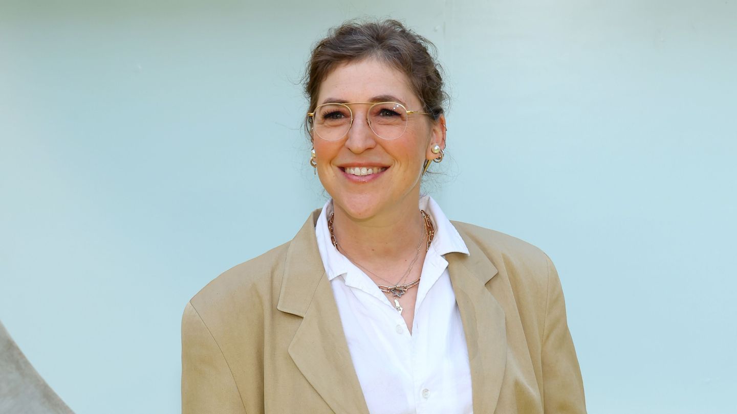 O podcast de Mayim Bialik 'Breakdown' faz parceria com a teoria do impacto