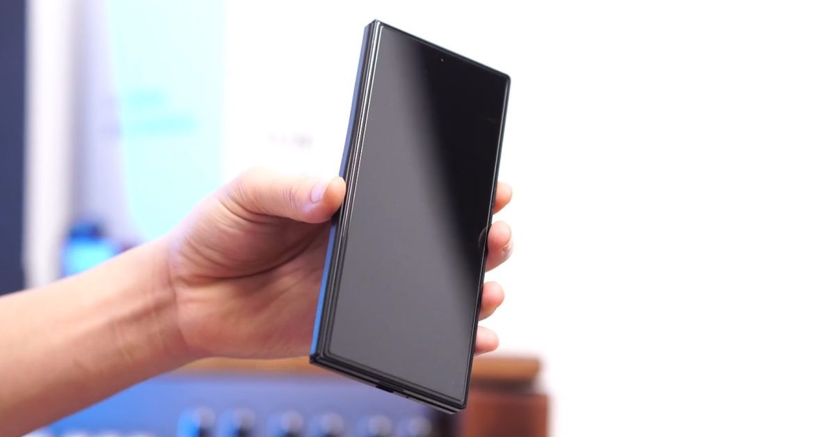 O vídeo Galaxy Z Fold 7 mostra o fino dobrável enquanto fechado