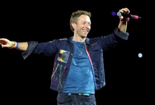 Os riachos do Coldplay surgem após o momento viral do beijo