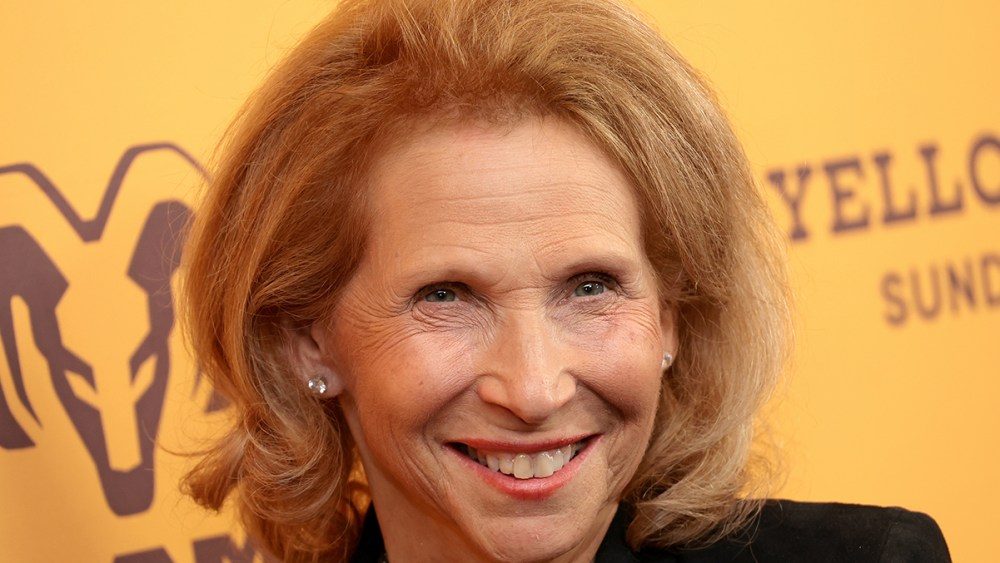 Shari Redstone invoca o padre Sumner Redstone na chamada final da Paramount