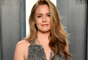 Alicia Silverstone não 'quer bagunçar' o noção da reinicialização