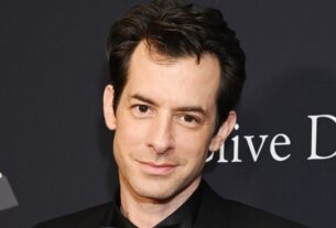 Atrás do icônico concerto de regresso a casa de Mark Ronson SNL 50