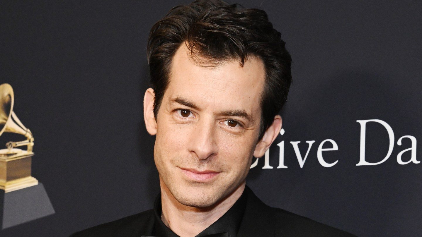 Atrás do icônico concerto de regresso a casa de Mark Ronson SNL 50