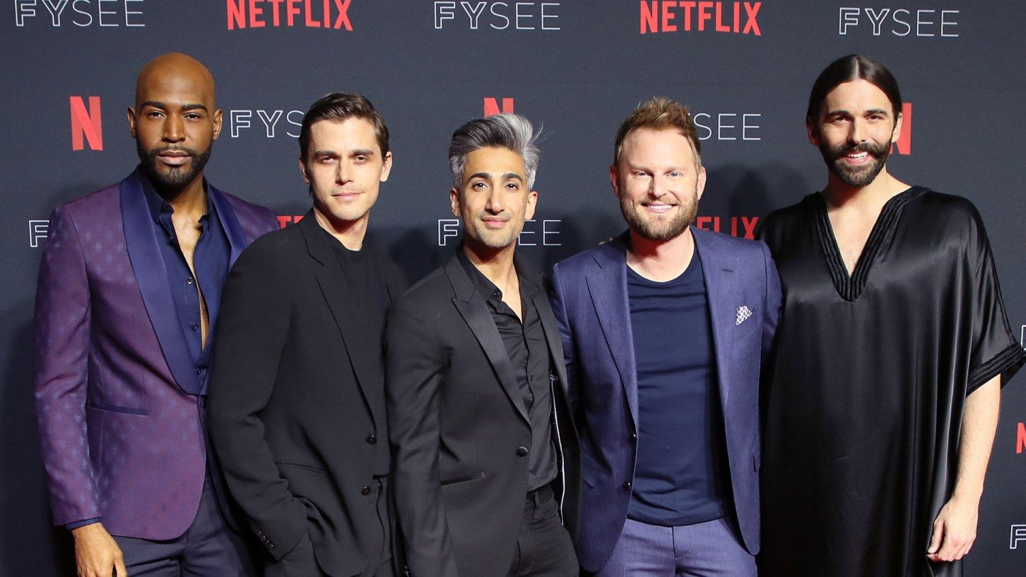 Bobby Berk ao anunciar um novo show um dia depois do final de 'Queer Eye'