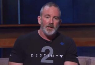 Pete Parsons appears in a Destiny livestream.