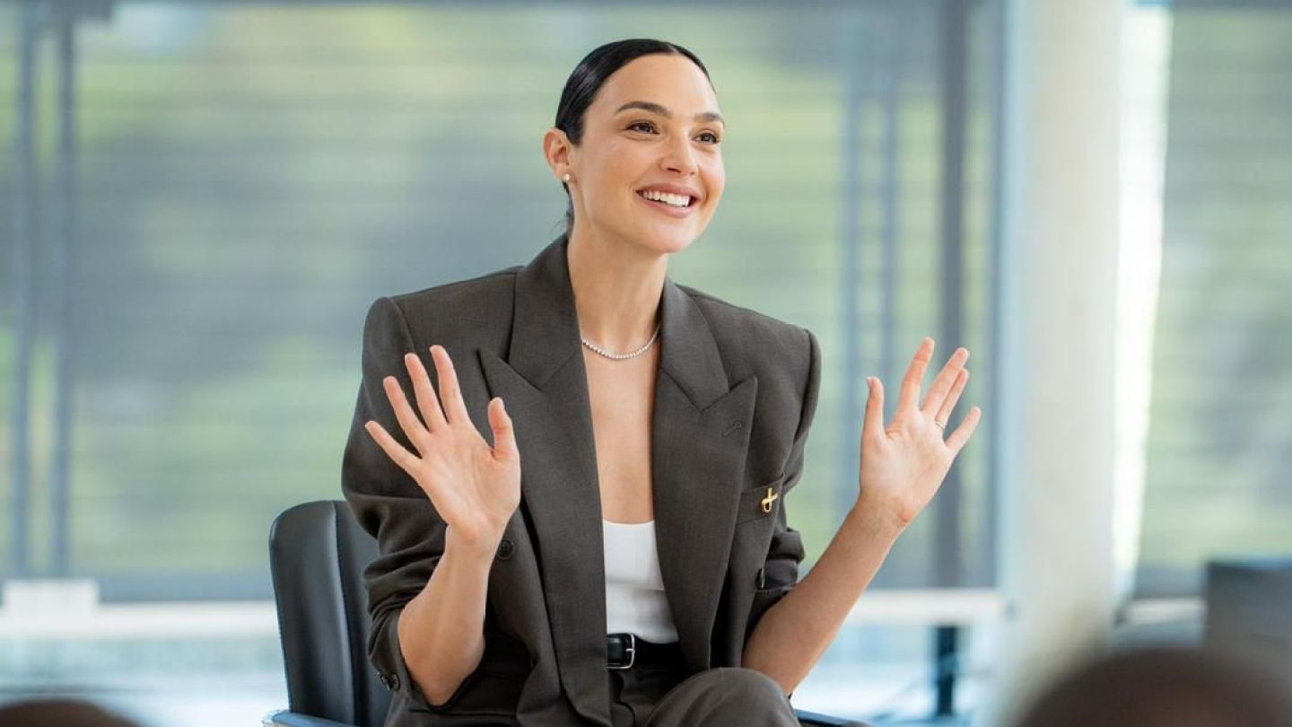 Gal Gadot em 'Branca de Neve' fracassando, trabalhando com Rachel Zegler