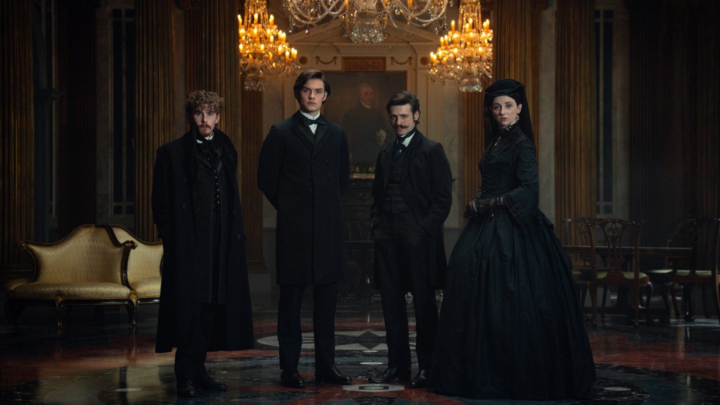 Louis Partridge, James Norton, em New Netflix Show
